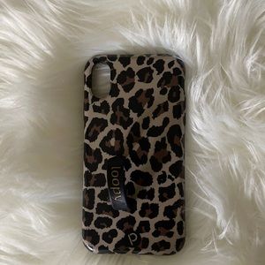 Loopy Cheetah iPhone XR case